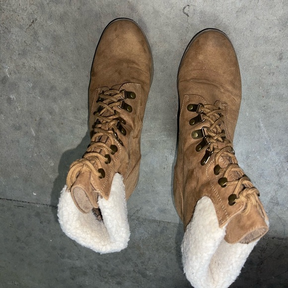 Tan Heeled Boots Size 9.5 - Picture 4 of 4